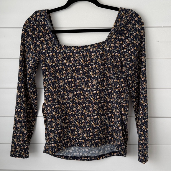 SHEIN Navy and Tan Floral Blouse - Picture 3 of 4